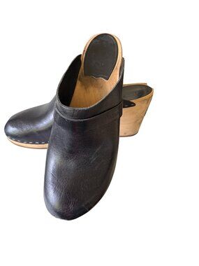 Sweedish Hasbeens Black Leather Clogs Size 41